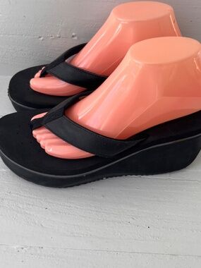 Volatile Sandals Womens Size 10 Black Leather Frappachino Platform Thong Shoes